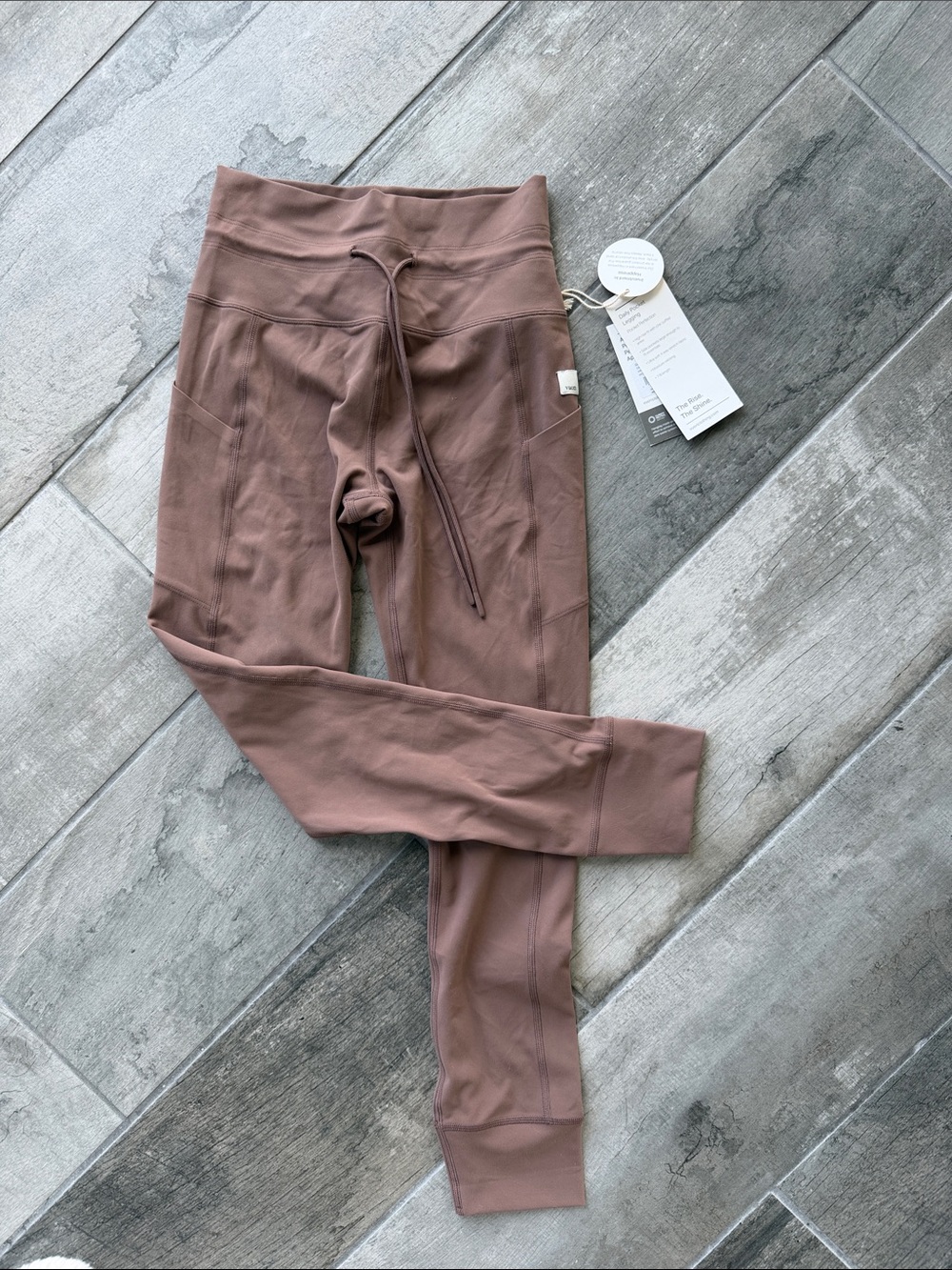Vuori Women's Jogger Leggings in Dusty Rose Brown